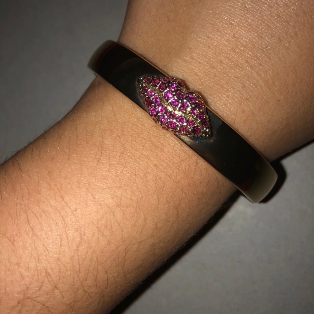 Betsey Johnson Lip Bangle